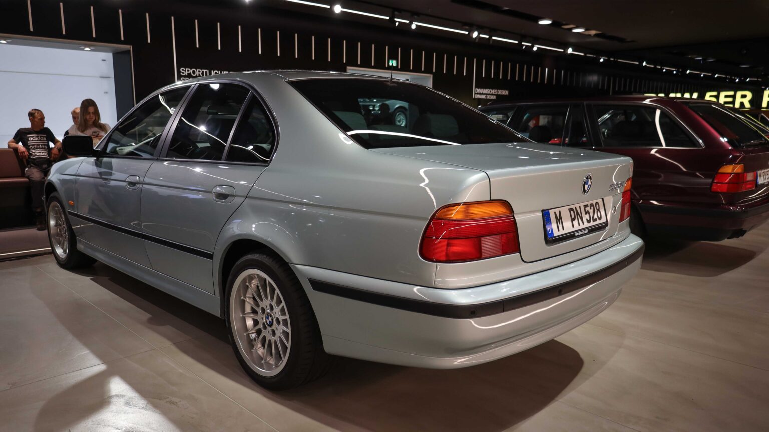 BMW-E39-528i-rear