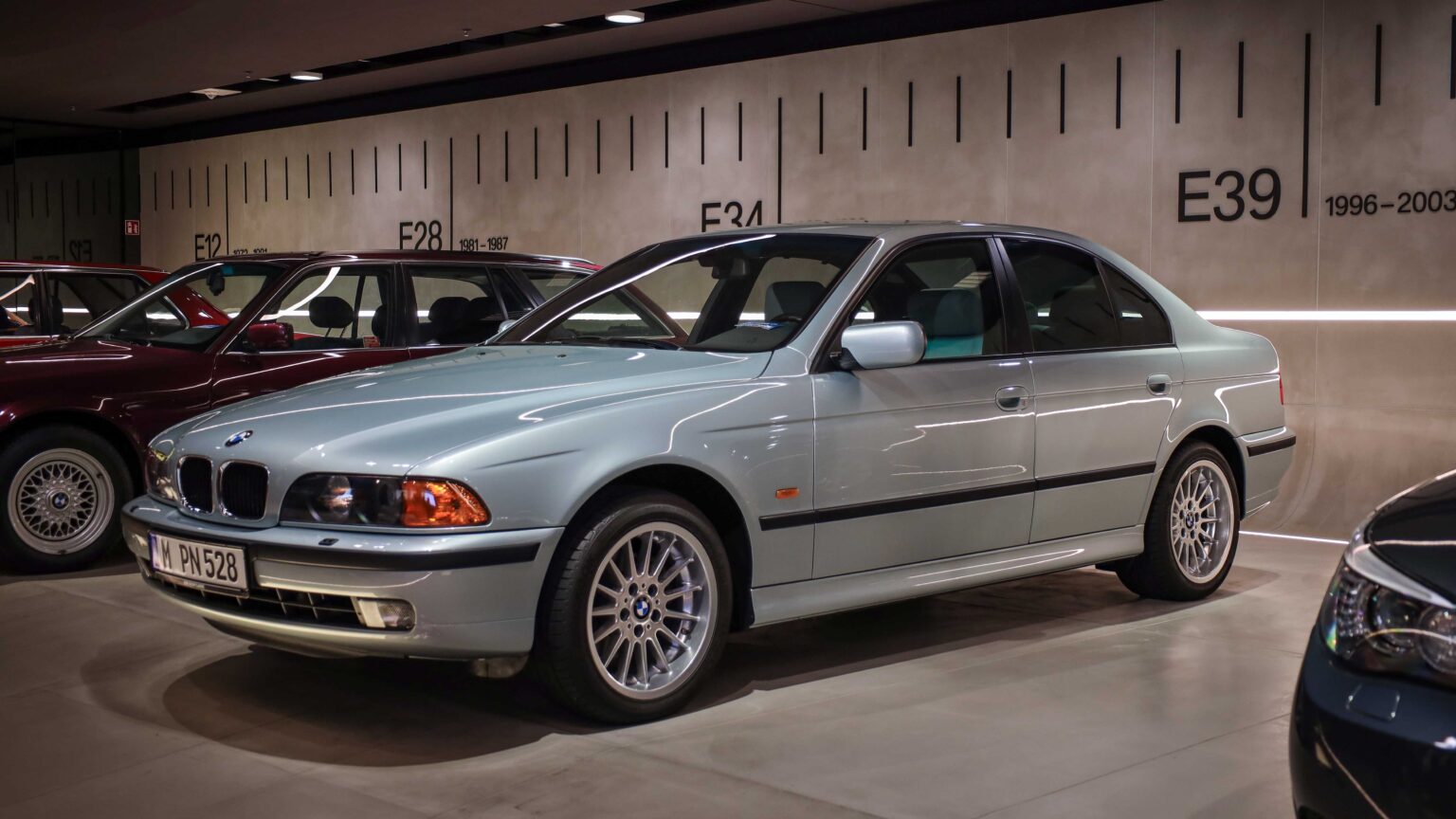 BMW-E39-528i-side