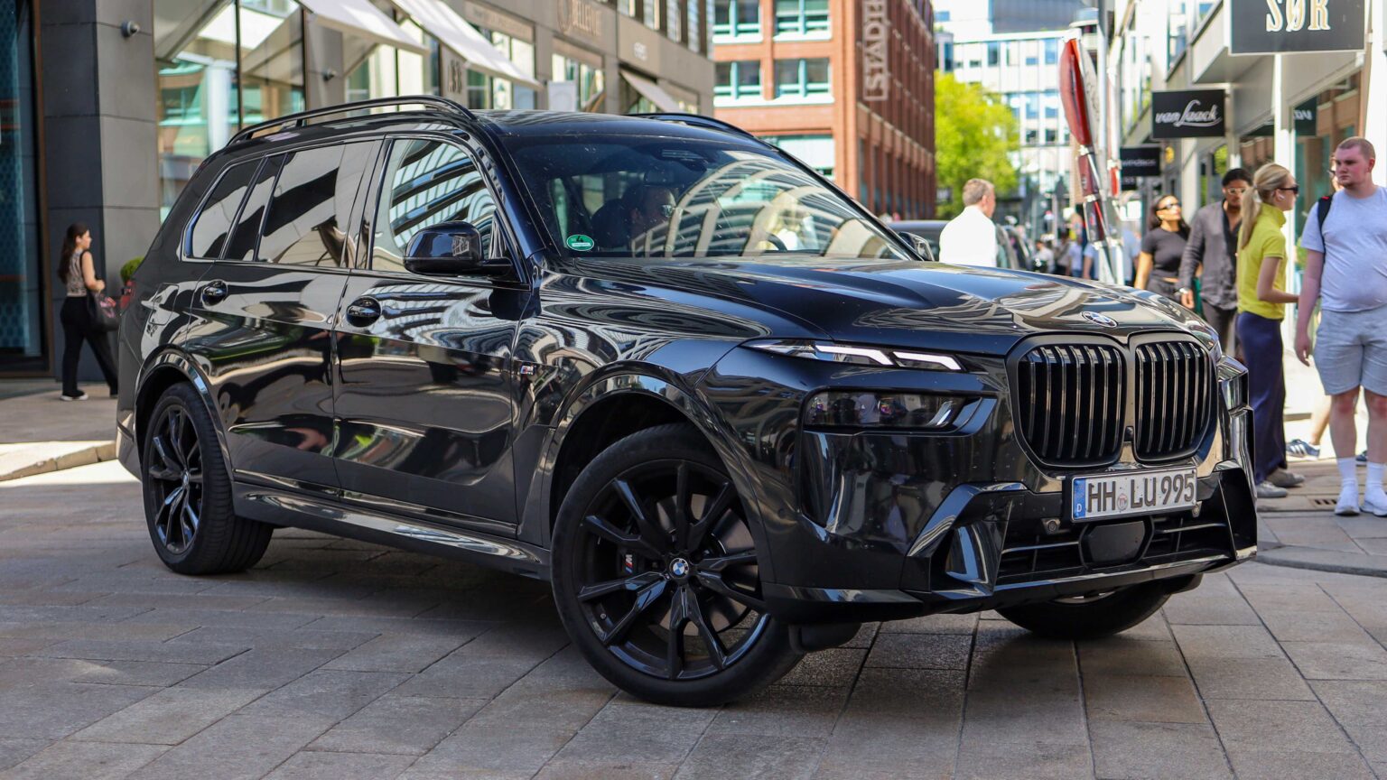 BMW-X7-black-front