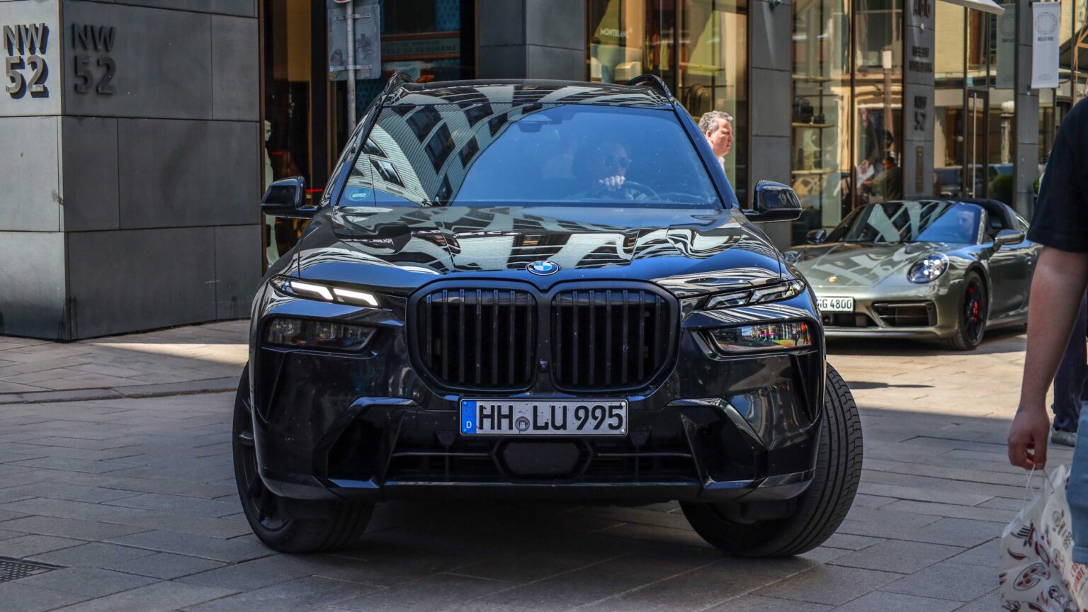 BMW-X7-front