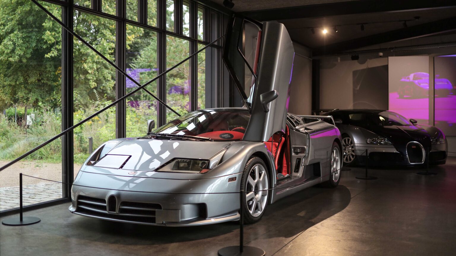 Bugatti-EB110-at-Classic-Car-House