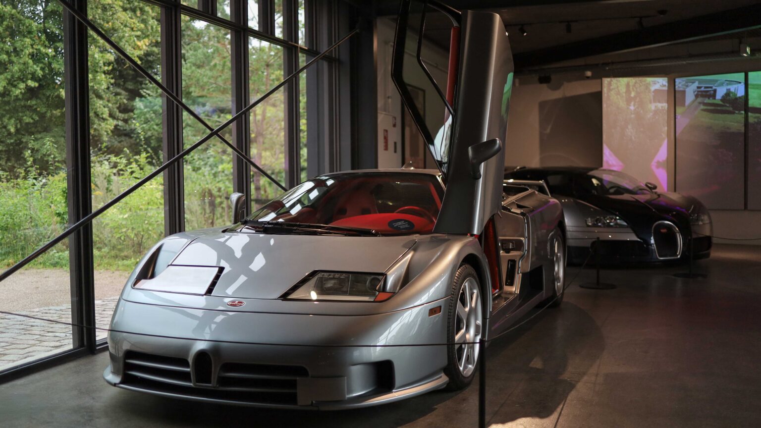 Bugatti-EB110-at-Classic-Car-House-Denmark