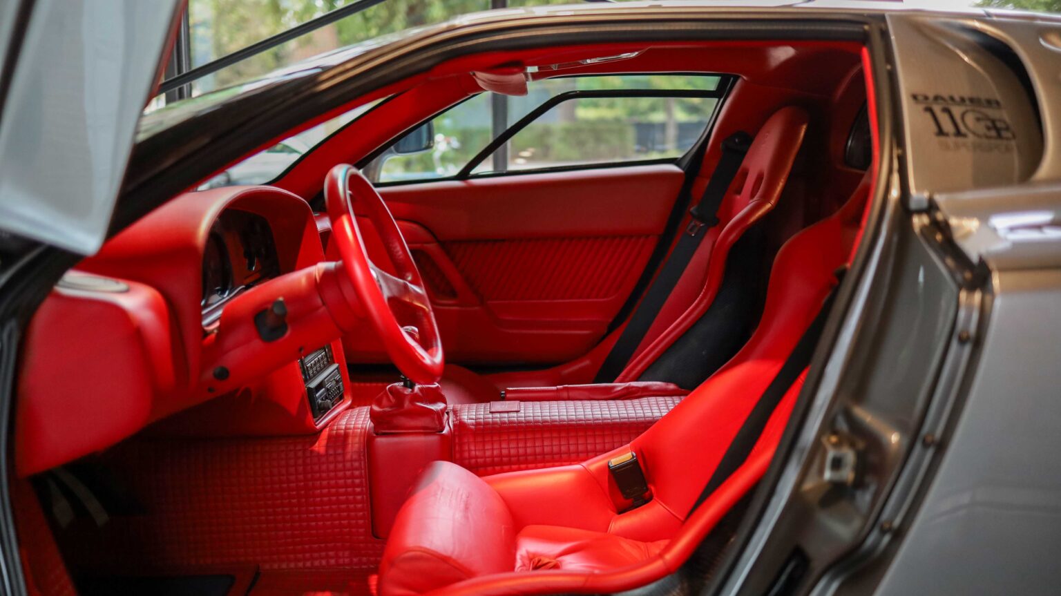 Bugatti-EB110-red-interior