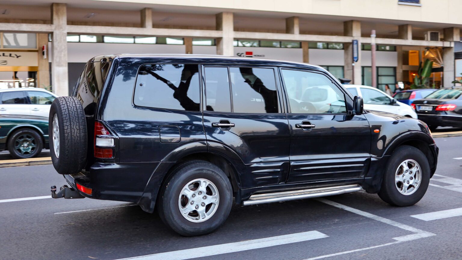 Mitsubishi-Pajero-2006