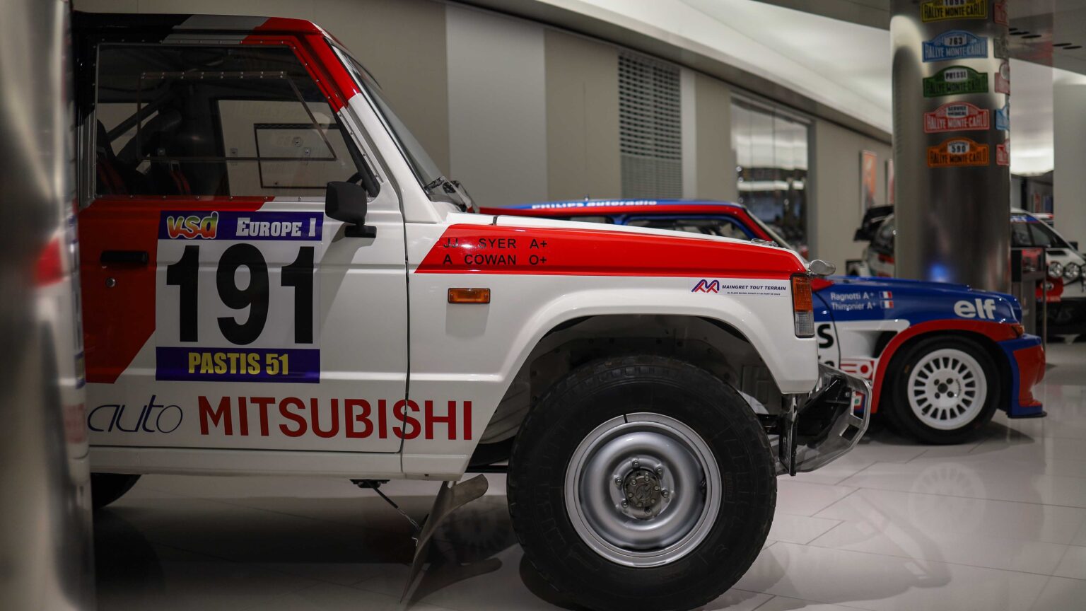 Mitsubishi-Pajero-front-fender