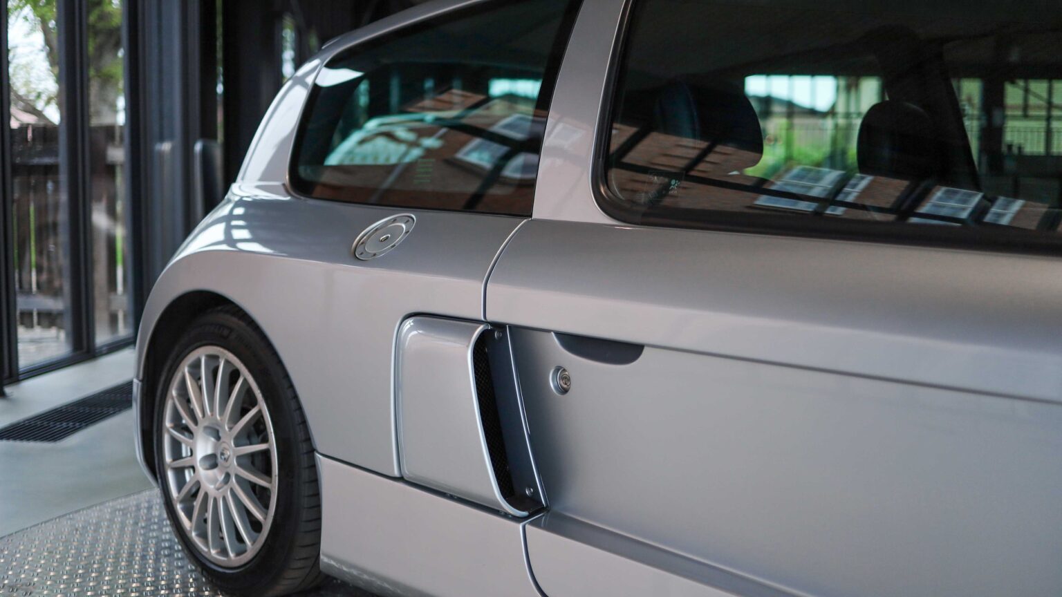 Renault-Clio-Sport-V6-air-scope