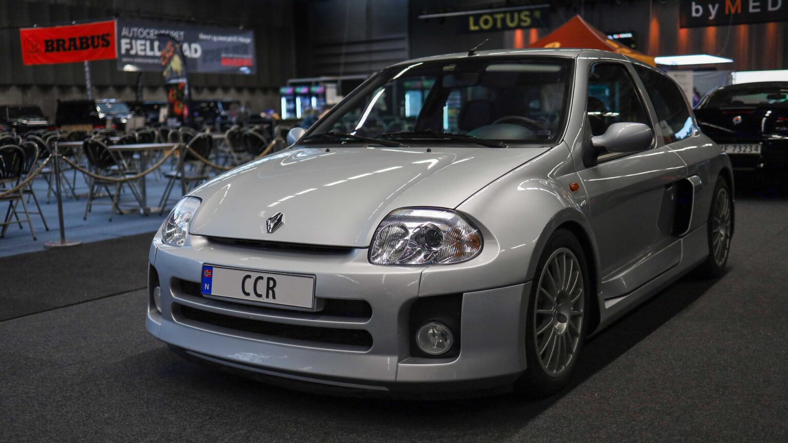 Renault-Clio-Sport-V6-at-Autopia