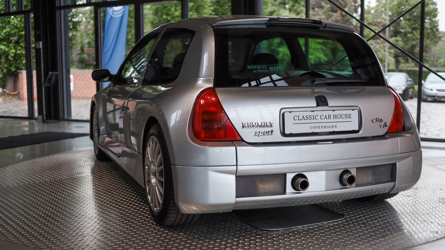Renault-Clio-Sport-V6-at-Classic-Car-House