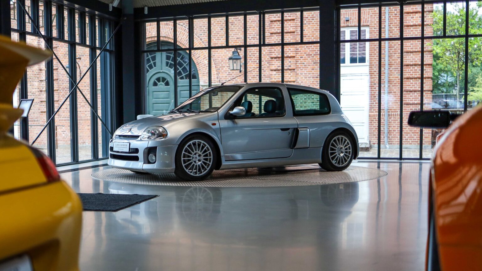 Renault-Clio-Sport-V6-at-Classic-Car-House-Lyngby