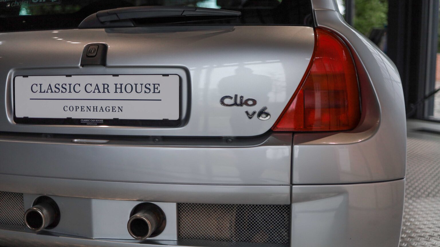 Renault-Clio-Sport-V6-detail