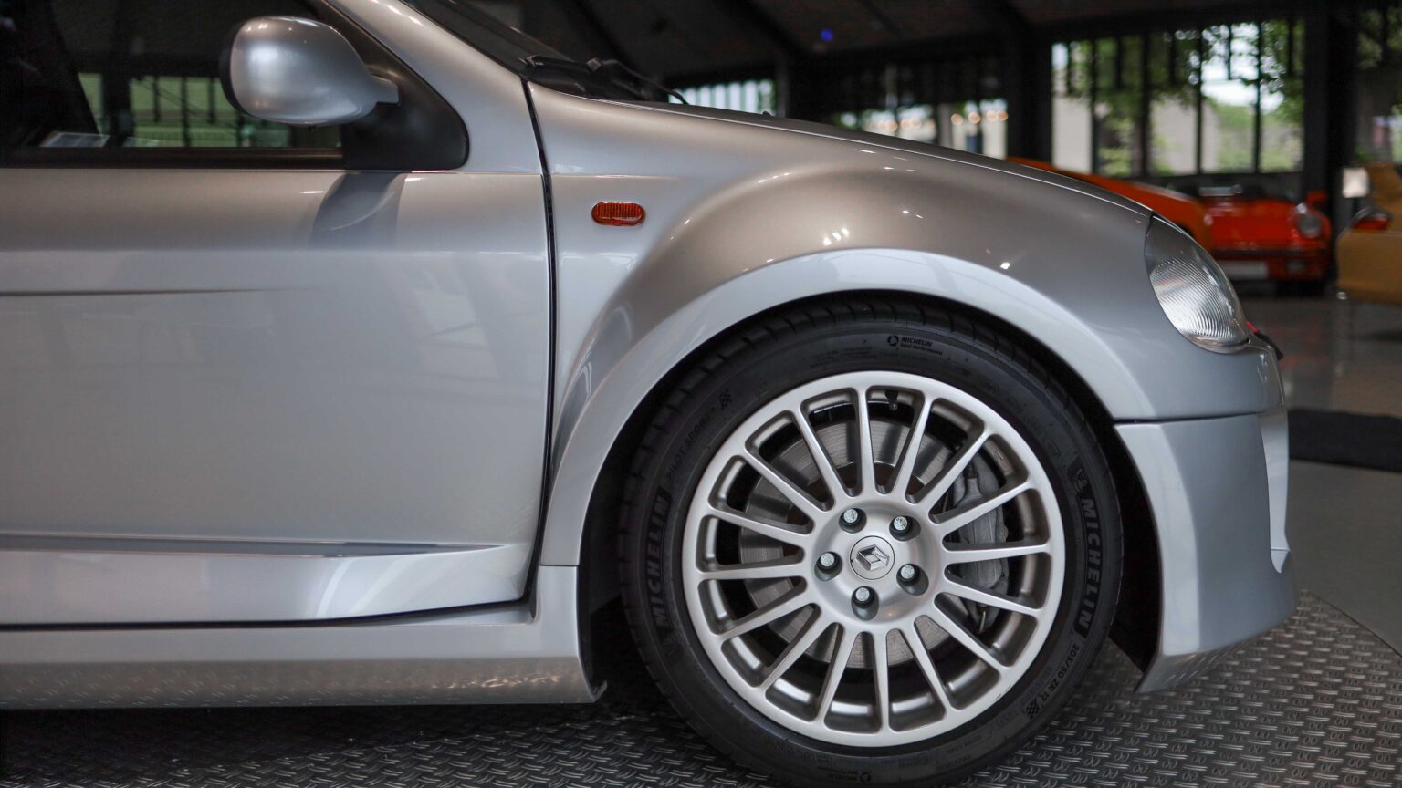 Renault-Clio-Sport-V6-front
