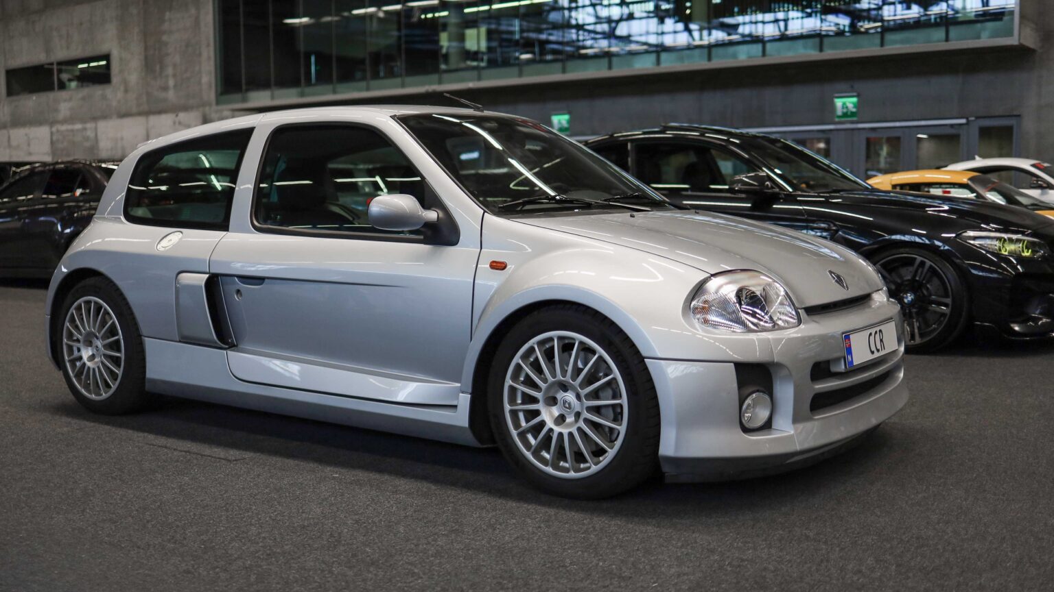 Renault-Clio-Sport-V6-silver