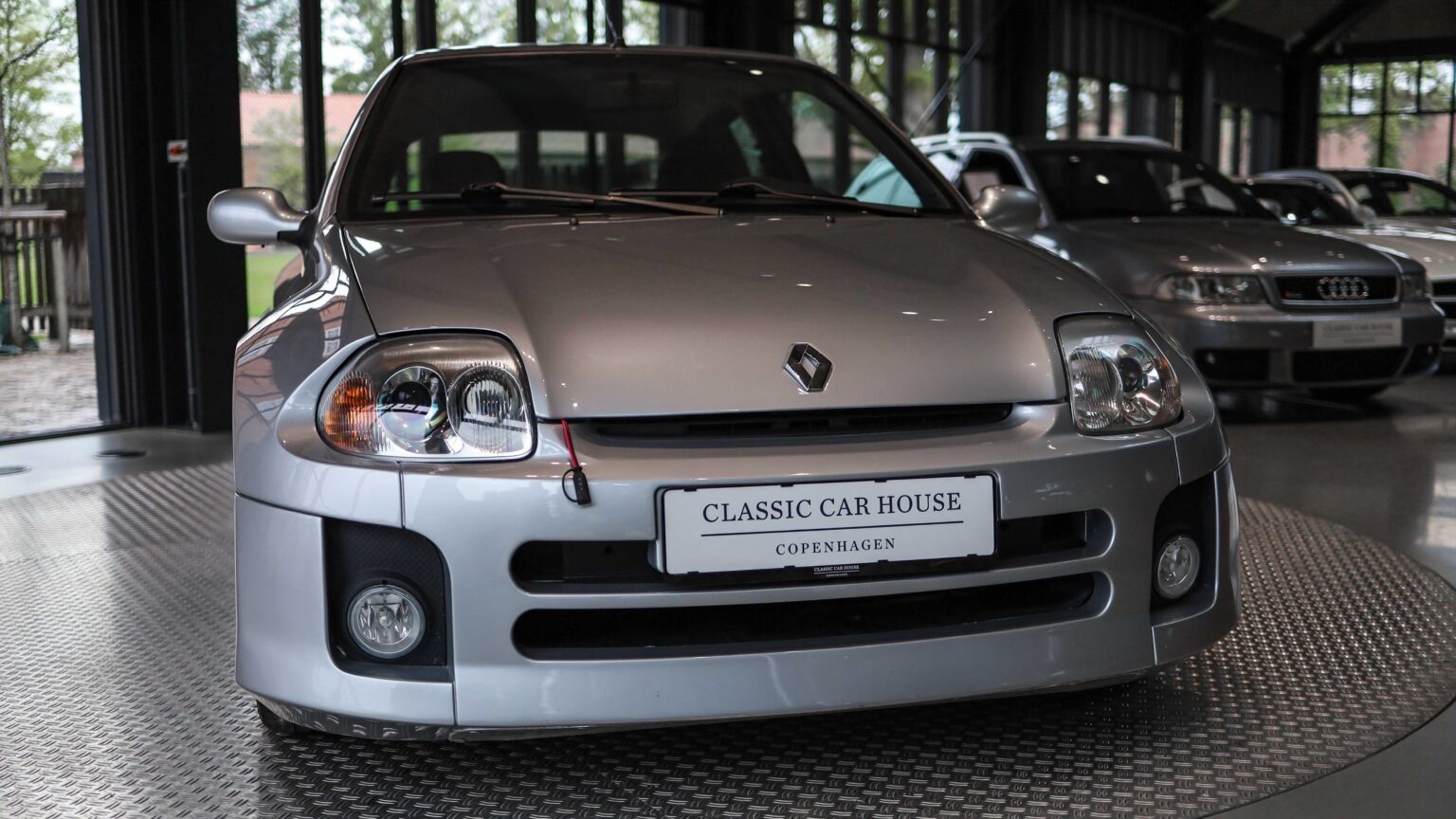Renault-Clio-Sport-V6-silver