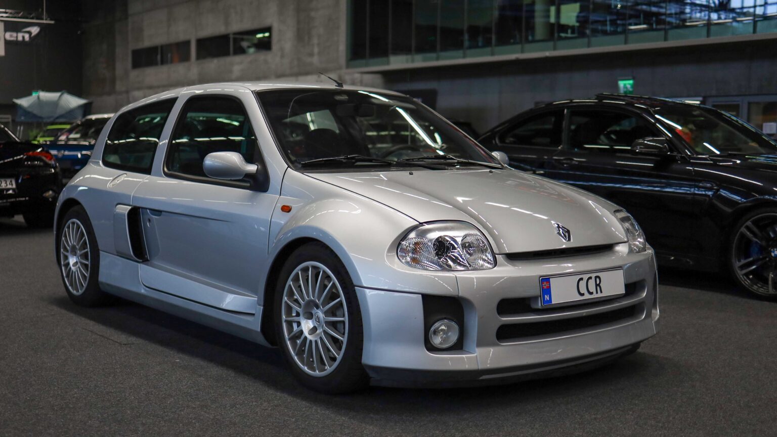 Renault-Clio-V6-Sport-silver