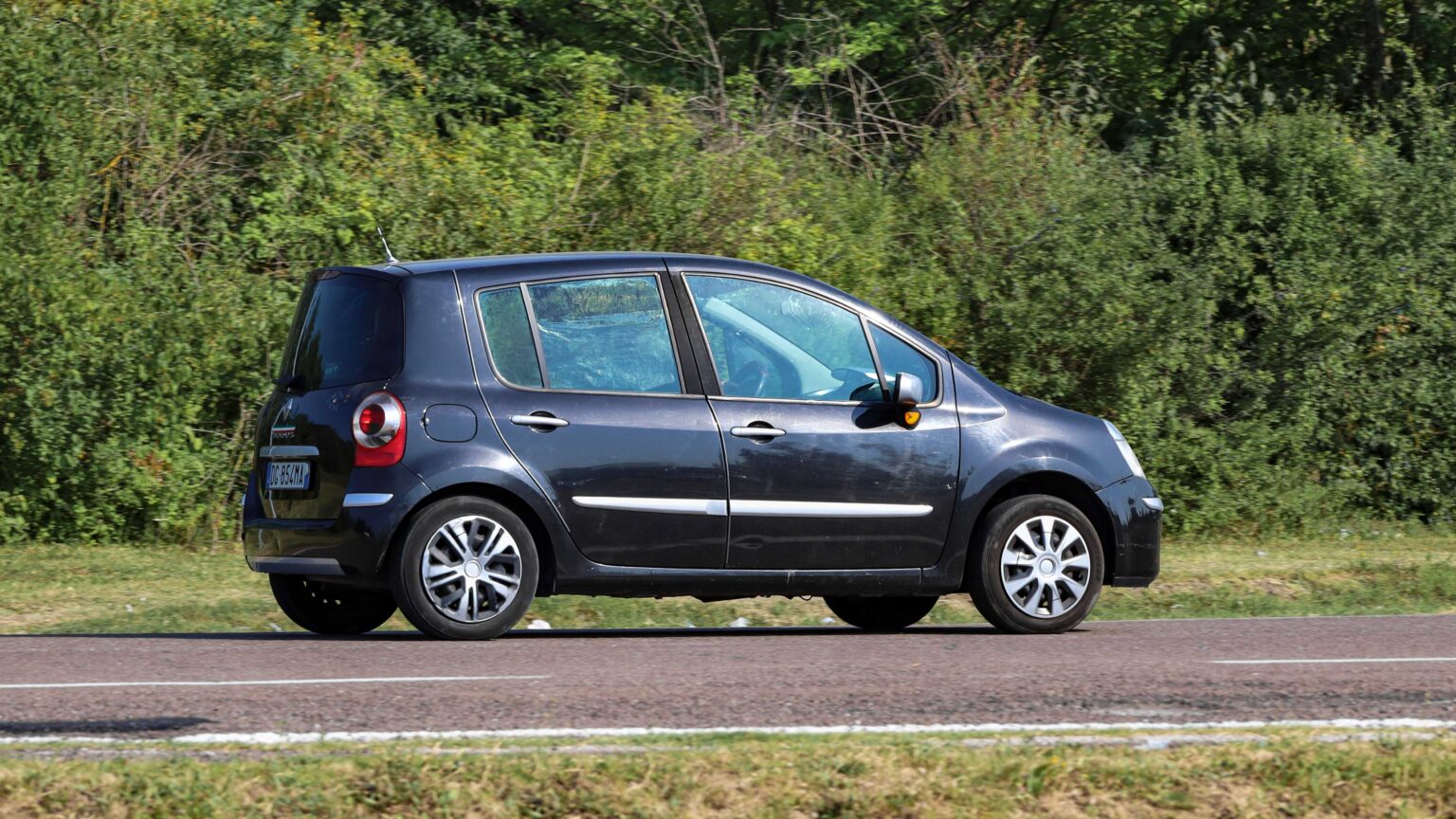 Renault-Modus-driving