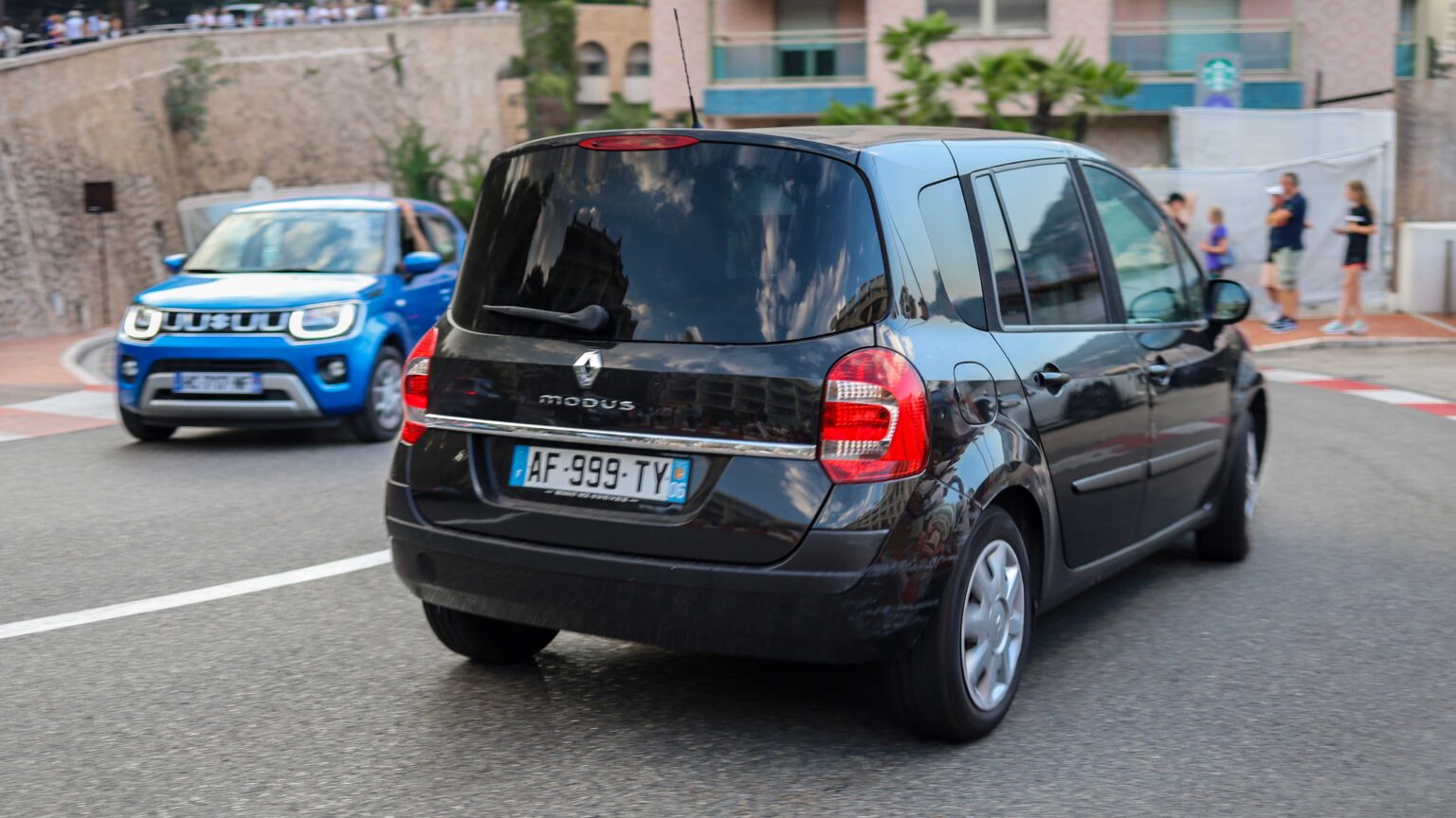 Renault-Modus-in-Fairmont-hairpin